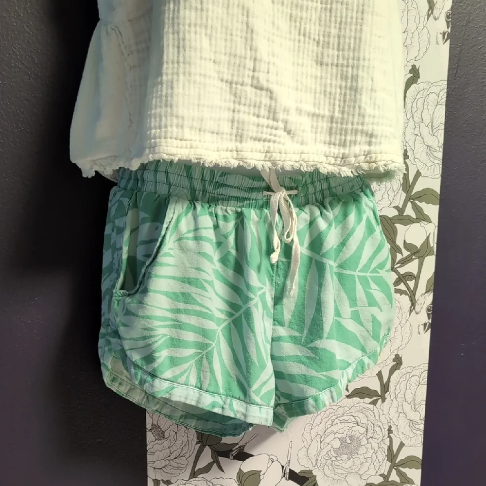 Billabong Mint Leaf Print Women's Cotton Shorts - Picture 3 of 8